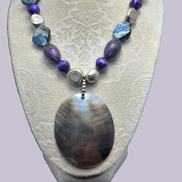 Vintage Abalone Shell Necklace Iridescent Oval Disc Pendant Purple Silver Beaded - Picture 4 of 11